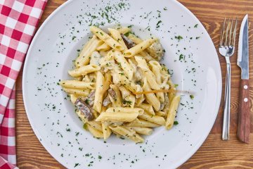Recept: Studený cestovinový šalát so zeleninou, šunkou a jogurtom